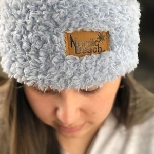 NWOT Nordic Beach Head wrap